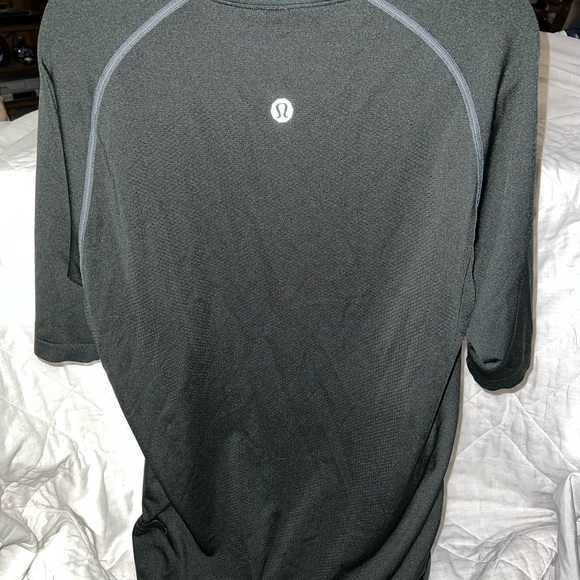 Lululemon Metal Vent Tech Short Sleeve V Neck - Picture 4 of 11